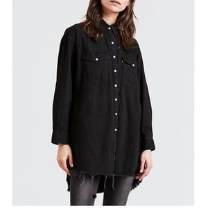 Levi’s oversized button down Naza